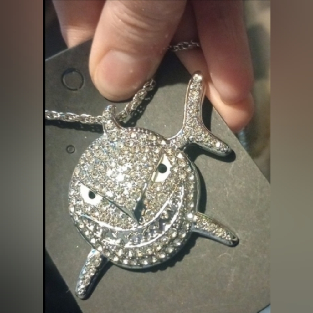 ♥️ Ind $10 Bun 3/$26 Disney's Nemo Unisex Silver Shark Pendant Necklace🩶